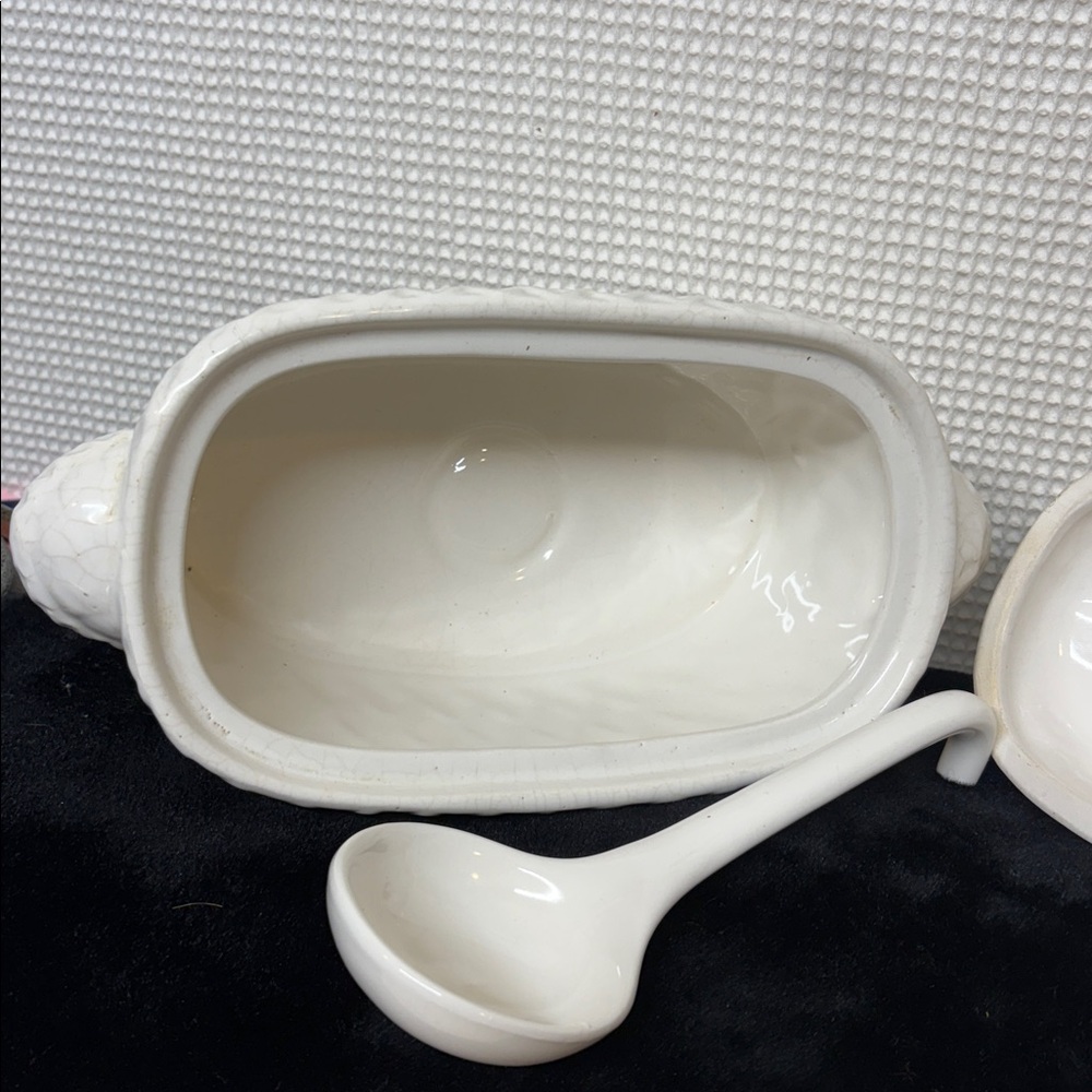 Porcelain soup tureen with ladle - Picture 7 of 12